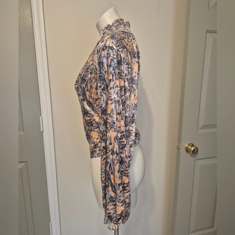 Free People Go Get Em Crushed Velvet Print Balloon Sleeve V-Neckine Blouse(S)